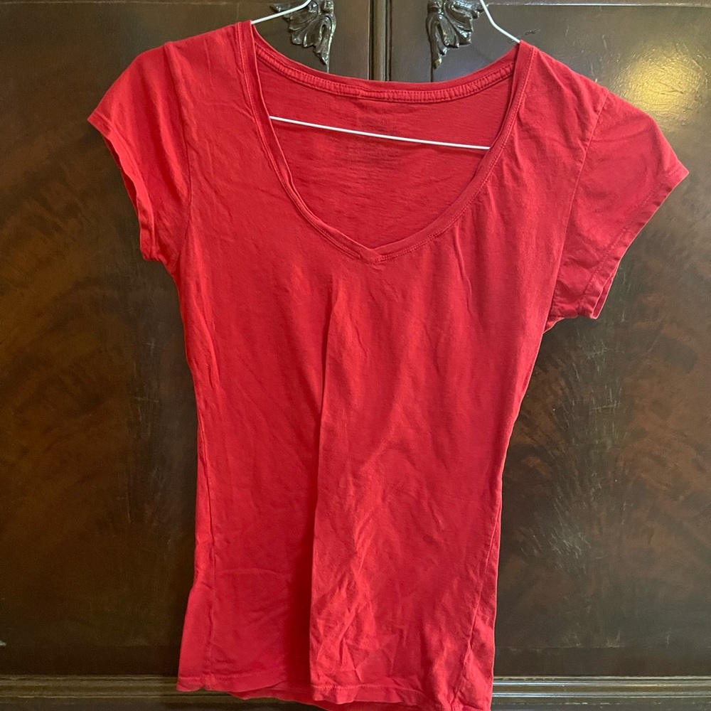 No Boundaries v-neck Tee
